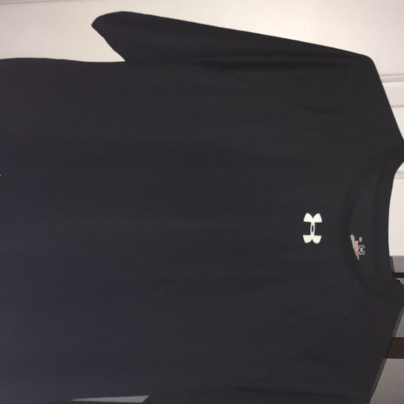 Under Armour Heatgear XL, black, shortsleeved. Polyester. - Picture 4 of 6